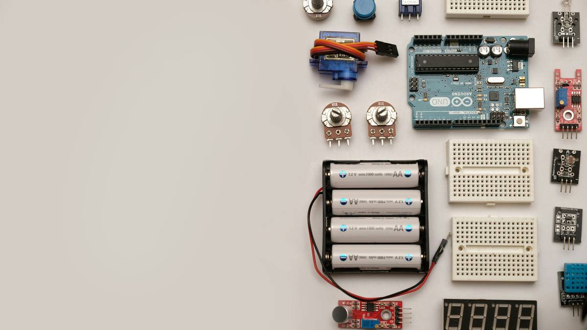 arduino diy radar setup showing HC-SR04 sensor mounted on servo with Arduino Uno and breadboard